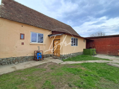 Casa de vanzare, front stradal mare