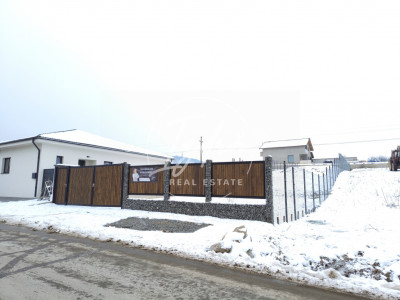 Teren intravilan 769 mp cu priveliște către munți și pădure 