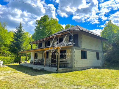 Casa de vacanta cu 7 camere 6 bai de vanzare